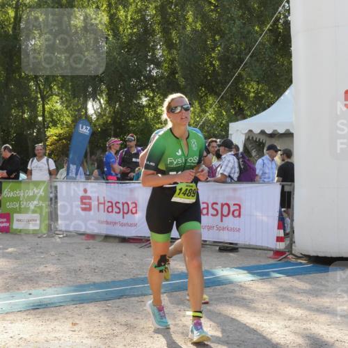 07.09.2025 - 19. Norderstedt Triathlon Zöllner http://msf.ph/oto/8794474 07.09.2025 16:48:05 Ziel 1489, 1623, 1628 meine-sportfotos.de