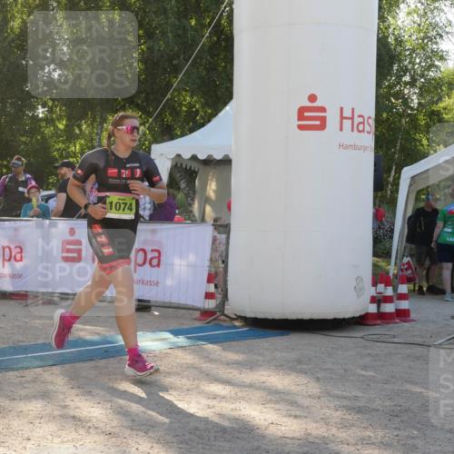 07.09.2025 - 19. Norderstedt Triathlon Zöllner http://msf.ph/oto/8794483 07.09.2025 16:48:33 Ziel 1074 meine-sportfotos.de
