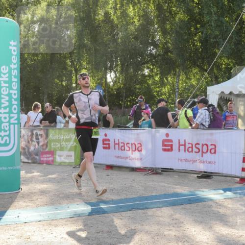 07.09.2025 - 19. Norderstedt Triathlon Zöllner http://msf.ph/oto/8794489 07.09.2025 16:48:38 Ziel 1074, 1618 meine-sportfotos.de