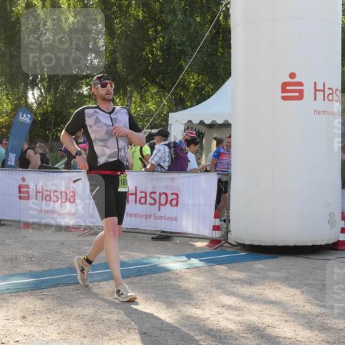 07.09.2025 - 19. Norderstedt Triathlon Zöllner http://msf.ph/oto/8794495 07.09.2025 16:48:39 Ziel 1074, 1618 meine-sportfotos.de