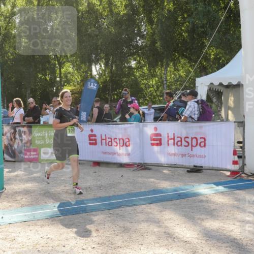 07.09.2025 - 19. Norderstedt Triathlon Zöllner http://msf.ph/oto/8794509 07.09.2025 16:48:52 Ziel 1077, 1093 meine-sportfotos.de