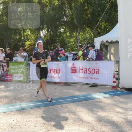 07.09.2025 - 19. Norderstedt Triathlon Zöllner http://msf.ph/oto/8794511 07.09.2025 16:48:52 Ziel 1077, 1093 meine-sportfotos.de