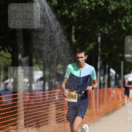 07.09.2025 - 19. Norderstedt Triathlon Michael Strokosch http://msf.ph/oto/8794534 07.09.2025 11:51:14 Laufen 1190, 1198, 1207 meine-sportfotos.de