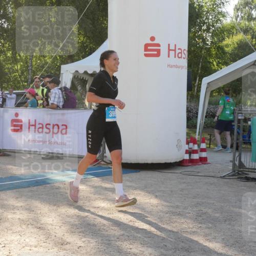 07.09.2025 - 19. Norderstedt Triathlon Zöllner http://msf.ph/oto/8794551 07.09.2025 16:49:07 Ziel 399, 1575, 1589 meine-sportfotos.de