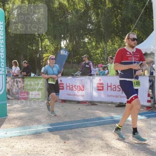 07.09.2025 - 19. Norderstedt Triathlon Zöllner http://msf.ph/oto/8794578 07.09.2025 16:49:14 Ziel 1103, 1497, 1589 meine-sportfotos.de