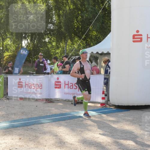 07.09.2025 - 19. Norderstedt Triathlon Zöllner http://msf.ph/oto/8794592 07.09.2025 16:49:20 Ziel 1053, 1103, 1551 meine-sportfotos.de