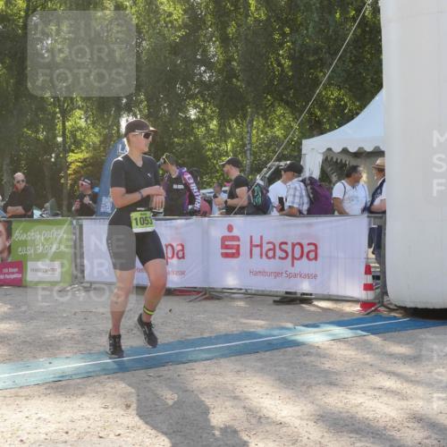 07.09.2025 - 19. Norderstedt Triathlon Zöllner http://msf.ph/oto/8794600 07.09.2025 16:49:24 Ziel 1053, 1551, 1588 meine-sportfotos.de