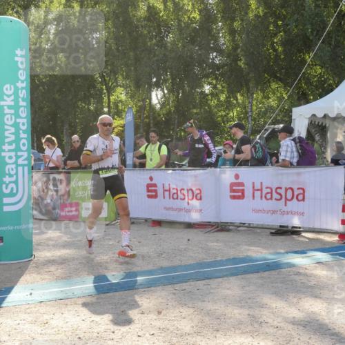 07.09.2025 - 19. Norderstedt Triathlon Zöllner http://msf.ph/oto/8794609 07.09.2025 16:49:27 Ziel 387, 1053, 1588 meine-sportfotos.de