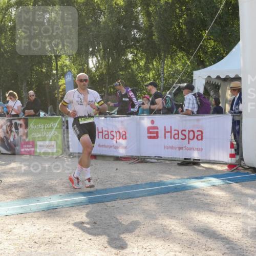 07.09.2025 - 19. Norderstedt Triathlon Zöllner http://msf.ph/oto/8794612 07.09.2025 16:49:28 Ziel 387, 1053, 1588 meine-sportfotos.de