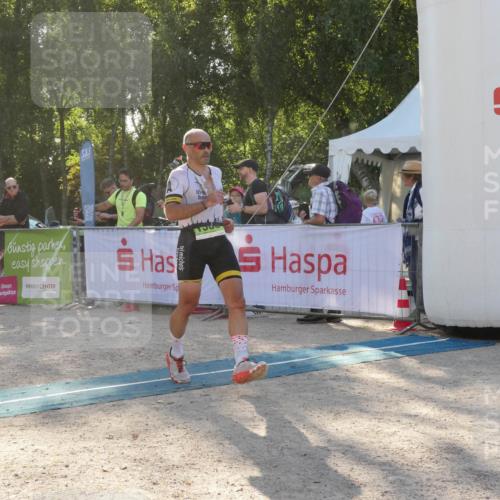 07.09.2025 - 19. Norderstedt Triathlon Zöllner http://msf.ph/oto/8794615 07.09.2025 16:49:28 Ziel 387, 1053, 1588 meine-sportfotos.de