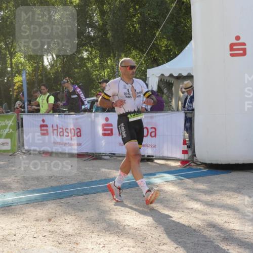07.09.2025 - 19. Norderstedt Triathlon Zöllner http://msf.ph/oto/8794618 07.09.2025 16:49:29 Ziel 387, 1053, 1588 meine-sportfotos.de
