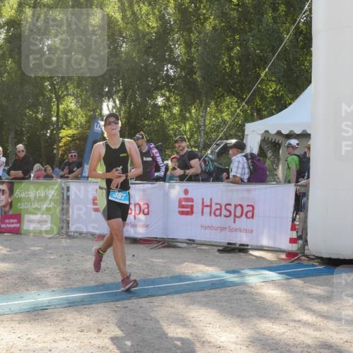 07.09.2025 - 19. Norderstedt Triathlon Zöllner http://msf.ph/oto/8794622 07.09.2025 16:49:30 Ziel 387, 1053, 1588 meine-sportfotos.de