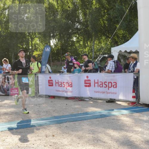 07.09.2025 - 19. Norderstedt Triathlon Zöllner http://msf.ph/oto/8794645 07.09.2025 16:49:52 Ziel 402, 464, 1556 meine-sportfotos.de