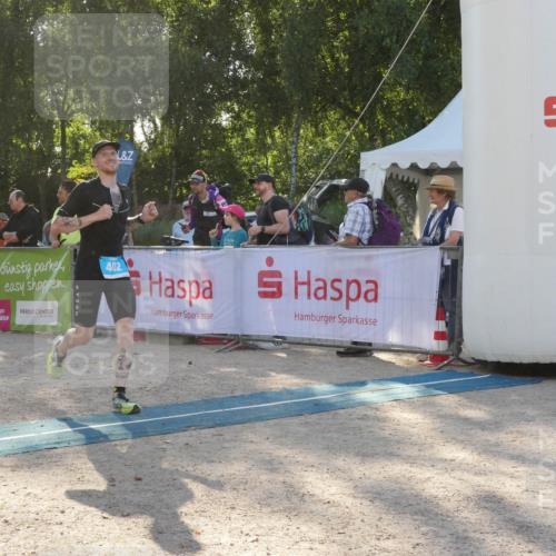 07.09.2025 - 19. Norderstedt Triathlon Zöllner http://msf.ph/oto/8794648 07.09.2025 16:49:52 Ziel 402, 464, 1556 meine-sportfotos.de
