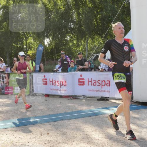 07.09.2025 - 19. Norderstedt Triathlon Zöllner http://msf.ph/oto/8794661 07.09.2025 16:49:55 Ziel 402, 464, 1556 meine-sportfotos.de