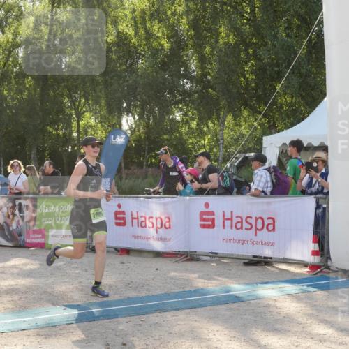 07.09.2025 - 19. Norderstedt Triathlon Zöllner http://msf.ph/oto/8794668 07.09.2025 16:50:11 Ziel 1058, 1096, 1607 meine-sportfotos.de