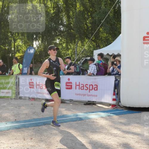 07.09.2025 - 19. Norderstedt Triathlon Zöllner http://msf.ph/oto/8794671 07.09.2025 16:50:11 Ziel 1058, 1096, 1607 meine-sportfotos.de