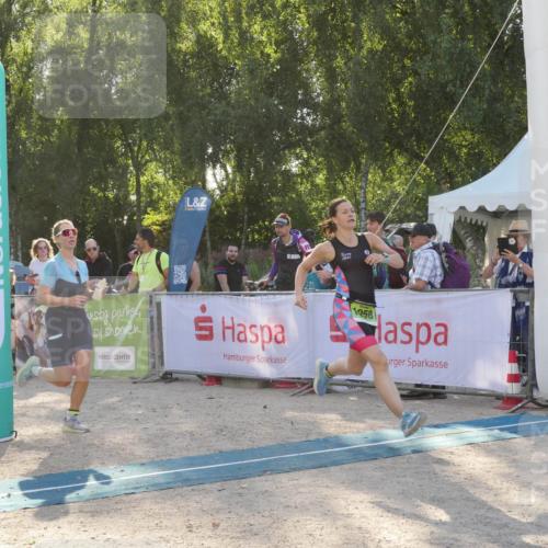 07.09.2025 - 19. Norderstedt Triathlon Zöllner http://msf.ph/oto/8794678 07.09.2025 16:50:13 Ziel 1058, 1096, 1607 meine-sportfotos.de