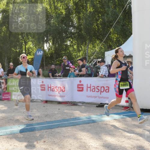 07.09.2025 - 19. Norderstedt Triathlon Zöllner http://msf.ph/oto/8794681 07.09.2025 16:50:13 Ziel 1058, 1096, 1607 meine-sportfotos.de