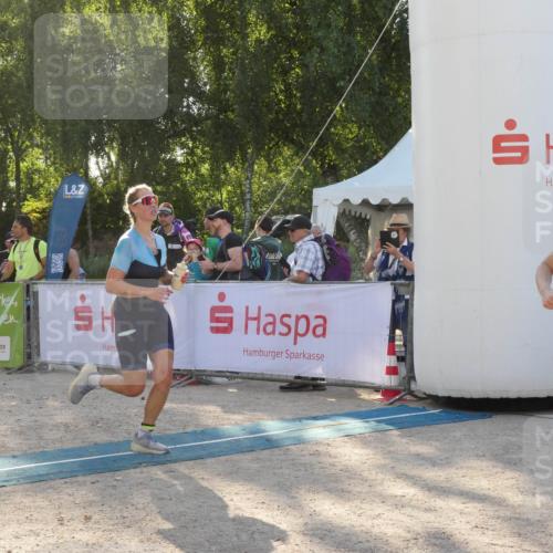 07.09.2025 - 19. Norderstedt Triathlon Zöllner http://msf.ph/oto/8794684 07.09.2025 16:50:13 Ziel 1058, 1096, 1607 meine-sportfotos.de
