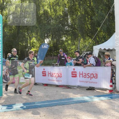 07.09.2025 - 19. Norderstedt Triathlon Zöllner http://msf.ph/oto/8794700 07.09.2025 16:50:49 Ziel 1524, 1547, 1562 meine-sportfotos.de