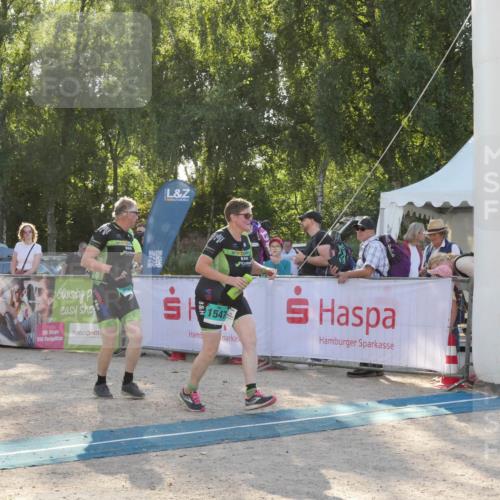 07.09.2025 - 19. Norderstedt Triathlon Zöllner http://msf.ph/oto/8794703 07.09.2025 16:50:50 Ziel 1524, 1547, 1562 meine-sportfotos.de
