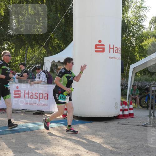 07.09.2025 - 19. Norderstedt Triathlon Zöllner http://msf.ph/oto/8794709 07.09.2025 16:50:51 Ziel 1524, 1547, 1562 meine-sportfotos.de