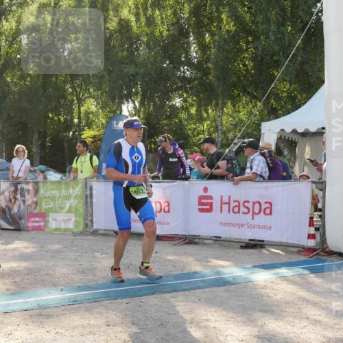 07.09.2025 - 19. Norderstedt Triathlon Zöllner http://msf.ph/oto/8794715 07.09.2025 16:50:54 Ziel 1524, 1547, 1562 meine-sportfotos.de