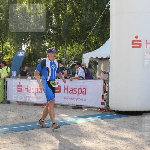 07.09.2025 - 19. Norderstedt Triathlon Zöllner http://msf.ph/oto/8794723 07.09.2025 16:50:54 Ziel 1524, 1547, 1562 meine-sportfotos.de