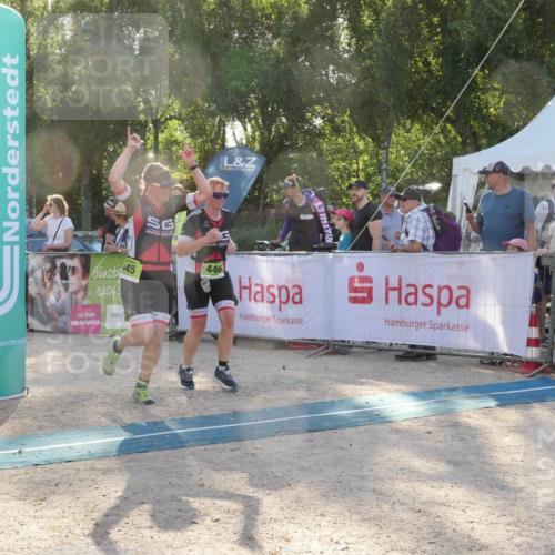 07.09.2025 - 19. Norderstedt Triathlon Zöllner http://msf.ph/oto/8794821 07.09.2025 16:52:44 Ziel 445, 446 meine-sportfotos.de