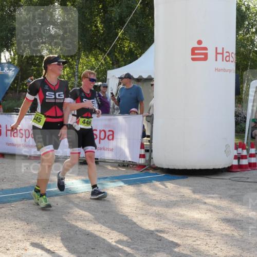 07.09.2025 - 19. Norderstedt Triathlon Zöllner http://msf.ph/oto/8794828 07.09.2025 16:52:45 Ziel 445, 446 meine-sportfotos.de