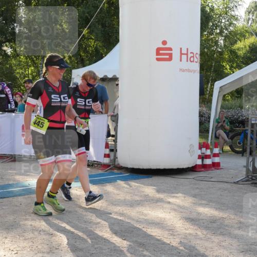 07.09.2025 - 19. Norderstedt Triathlon Zöllner http://msf.ph/oto/8794830 07.09.2025 16:52:45 Ziel 445, 446 meine-sportfotos.de