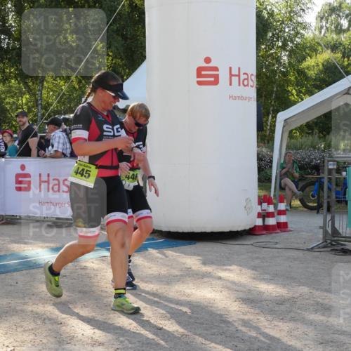 07.09.2025 - 19. Norderstedt Triathlon Zöllner http://msf.ph/oto/8794832 07.09.2025 16:52:46 Ziel 445, 446 meine-sportfotos.de