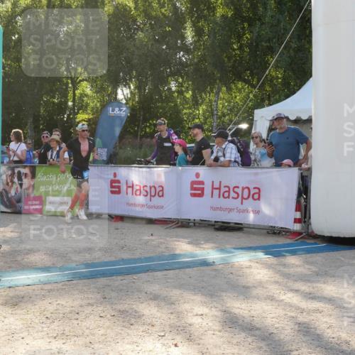 07.09.2025 - 19. Norderstedt Triathlon Zöllner http://msf.ph/oto/8794879 07.09.2025 16:53:31 Ziel 927 meine-sportfotos.de