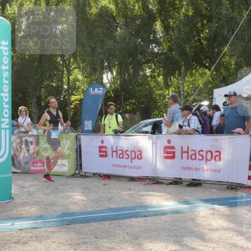 07.09.2025 - 19. Norderstedt Triathlon Zöllner http://msf.ph/oto/8794934 07.09.2025 16:55:09 Ziel 913, 1494 meine-sportfotos.de