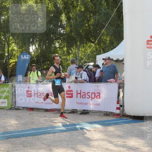 07.09.2025 - 19. Norderstedt Triathlon Zöllner http://msf.ph/oto/8794939 07.09.2025 16:55:10 Ziel 913, 1494 meine-sportfotos.de