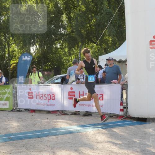 07.09.2025 - 19. Norderstedt Triathlon Zöllner http://msf.ph/oto/8794942 07.09.2025 16:55:10 Ziel 913, 1494 meine-sportfotos.de