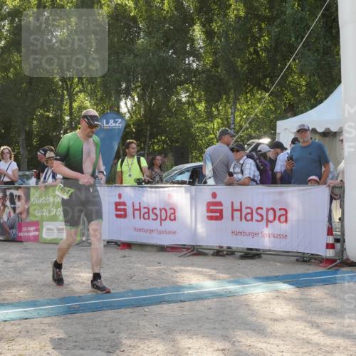 07.09.2025 - 19. Norderstedt Triathlon Zöllner http://msf.ph/oto/8794952 07.09.2025 16:55:11 Ziel 913, 1494 meine-sportfotos.de