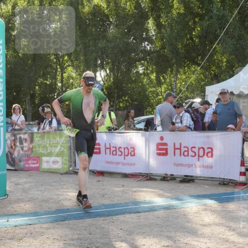 07.09.2025 - 19. Norderstedt Triathlon Zöllner http://msf.ph/oto/8794954 07.09.2025 16:55:12 Ziel 913, 1494 meine-sportfotos.de