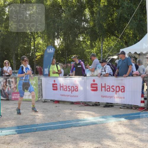 07.09.2025 - 19. Norderstedt Triathlon Zöllner http://msf.ph/oto/8794969 07.09.2025 16:55:34 Ziel 1057 meine-sportfotos.de