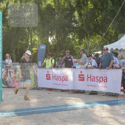 07.09.2025 - 19. Norderstedt Triathlon Zöllner http://msf.ph/oto/8794977 07.09.2025 16:55:43 Ziel 1098, 1102 meine-sportfotos.de