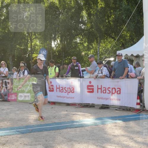07.09.2025 - 19. Norderstedt Triathlon Zöllner http://msf.ph/oto/8794980 07.09.2025 16:55:43 Ziel 1098, 1102 meine-sportfotos.de