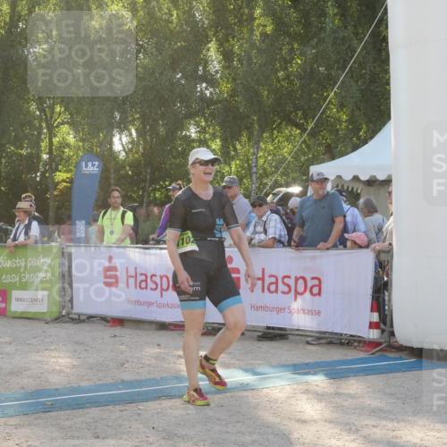 07.09.2025 - 19. Norderstedt Triathlon Zöllner http://msf.ph/oto/8794992 07.09.2025 16:55:45 Ziel 1098, 1102 meine-sportfotos.de