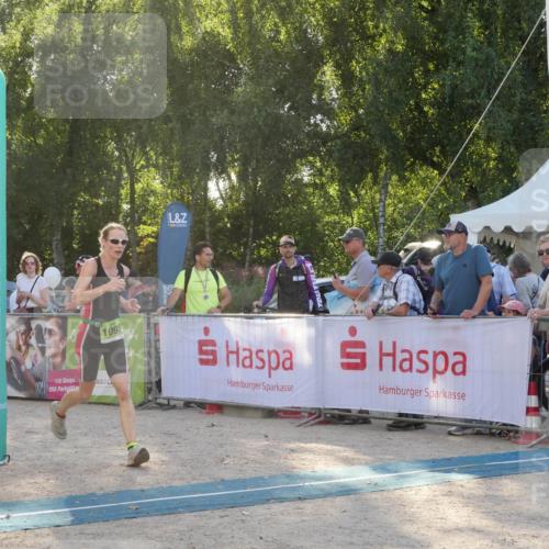 07.09.2025 - 19. Norderstedt Triathlon Zöllner http://msf.ph/oto/8794997 07.09.2025 16:55:48 Ziel 1098, 1102 meine-sportfotos.de