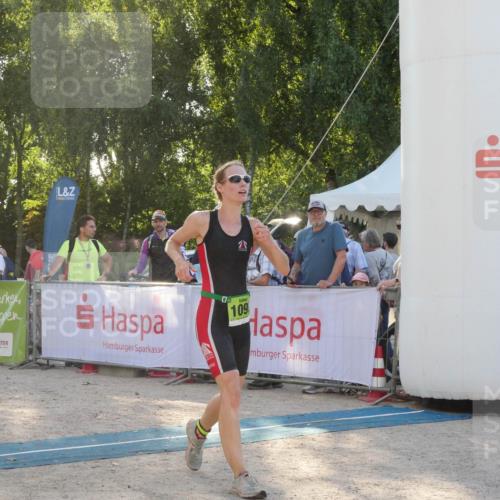 07.09.2025 - 19. Norderstedt Triathlon Zöllner http://msf.ph/oto/8795010 07.09.2025 16:55:49 Ziel 1098, 1102 meine-sportfotos.de