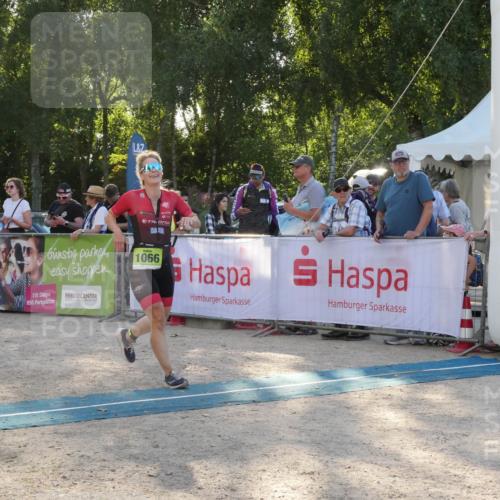 07.09.2025 - 19. Norderstedt Triathlon Zöllner http://msf.ph/oto/8795040 07.09.2025 16:56:43 Ziel 1066 meine-sportfotos.de
