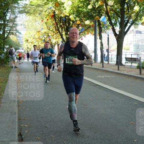07.09.2025 - BARMER Alsterlauf Yannick Fuchs http://msf.ph/oto/8795060 07.09.2025 11:43:27 Laufen 1192, 108 meine-sportfotos.de