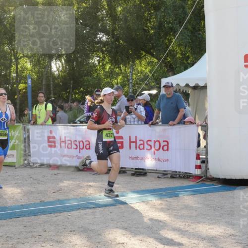 07.09.2025 - 19. Norderstedt Triathlon Zöllner http://msf.ph/oto/8795086 07.09.2025 16:57:36 Ziel 437, 1056 meine-sportfotos.de
