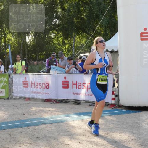 07.09.2025 - 19. Norderstedt Triathlon Zöllner http://msf.ph/oto/8795098 07.09.2025 16:57:38 Ziel 437, 1056 meine-sportfotos.de