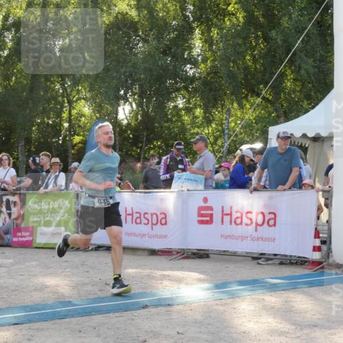 07.09.2025 - 19. Norderstedt Triathlon Zöllner http://msf.ph/oto/8795132 07.09.2025 16:58:09 Ziel 946 meine-sportfotos.de